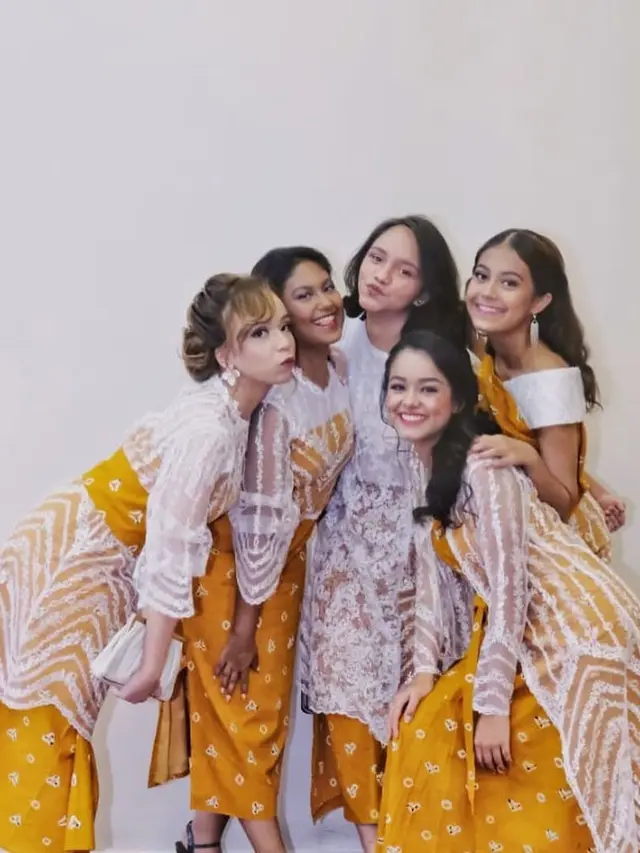 Ide Padu Padan Rok Batik ala Mutiara Baswedan/Instagram @mutiarabaswedan