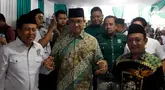 Dukungan PKB terhadap Anies ditandai dengan penyerahan surat rekomendasi dan pemotongan tumpeng yang dilakukan Ketua DPW PKB DKI Jakarta Hasbiallah Ilyas. (Liputan6.com/Herman Zakharia)