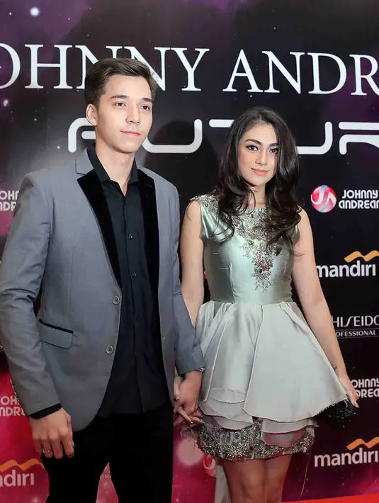 "Persiapan (nikah) nanti kita kabarin secepatnya. Dipercepat mungkin, pokoknya nanti dikabarin secepat mungkin," tutur Stefan William saat ditemui di kawasan Senayan, Jakarta Pusat, Senin (24/10/2016). (Deki Prayoga/Bintang.com)