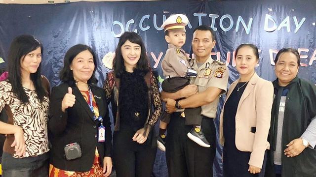 Jadi Istri Perwira Polisi, Ini 6 Momen Manis Uut Permatasari dan Suami
