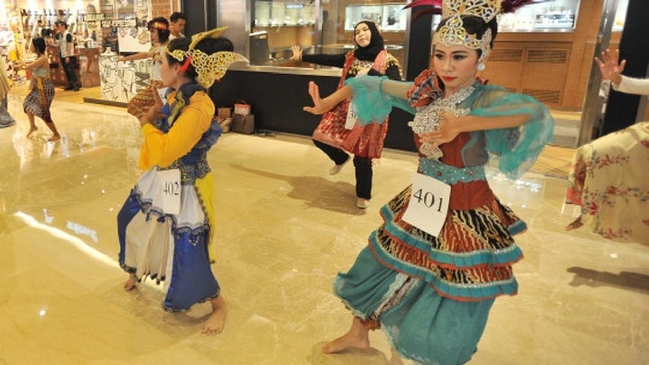 Ribuan peserta Indonesia Menari beraksi di Grand Indonesia