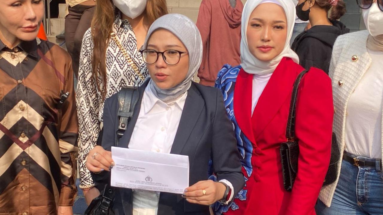 "Alhamdulilah sudah diterima laporan kami di SPKT tadi terkait dengan adanya dugaan tindak pidana tindak kekerasan seksual," kata Mellisa Anggraini di Polda Metro Jaya, Senin (7/8).