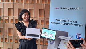 Annisa Maulina mengatakan Galaxy Tab A11+ adalah tablet Samsung yang paling affordable (Liputan6.com/Nariza Riskantia Haya).