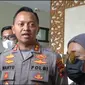 Kapolres Sukoharjo Saat Dampingi Istri Pelaku Pembunuhan Siswi SMP (Dewi Divianta/Liputan6.com)