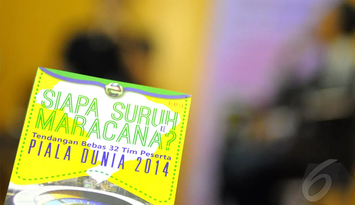Sebuah buku yang diberi judul Siapa Suruh ke Maracana? Diterbitkan oleh Entermedia dengan tebal 256 halaman, Senayan, Jakarta, Kamis (29/05/2014) (Liputan6.com/Faisal R Syam).