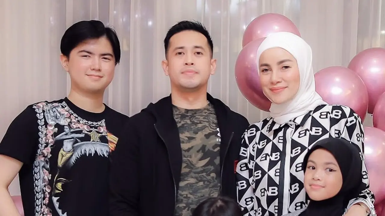 Olla Ramlan dan Aufar Hutapea hadiri perayaan ulang tahun putri sulung mereka, Aleena Naira Hana Hutapea (Foto: instagram ollaramlan)
