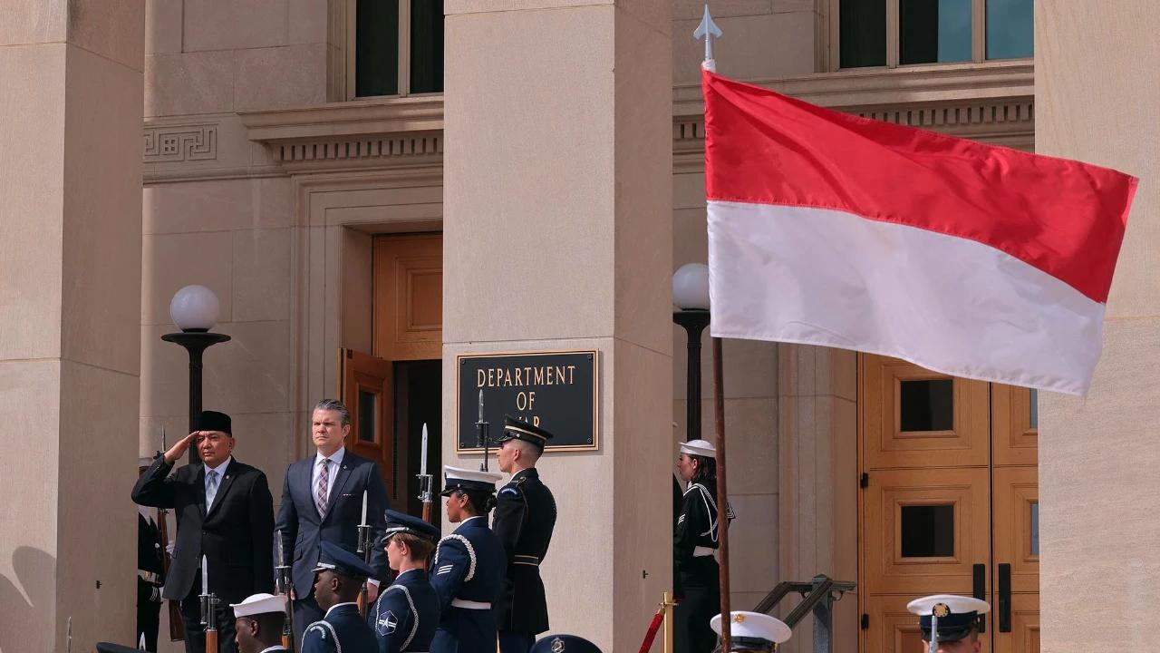 FOTO: Menhan Sjafrie Bertemu Menteri Perang Amerika Serikat di Pentagon