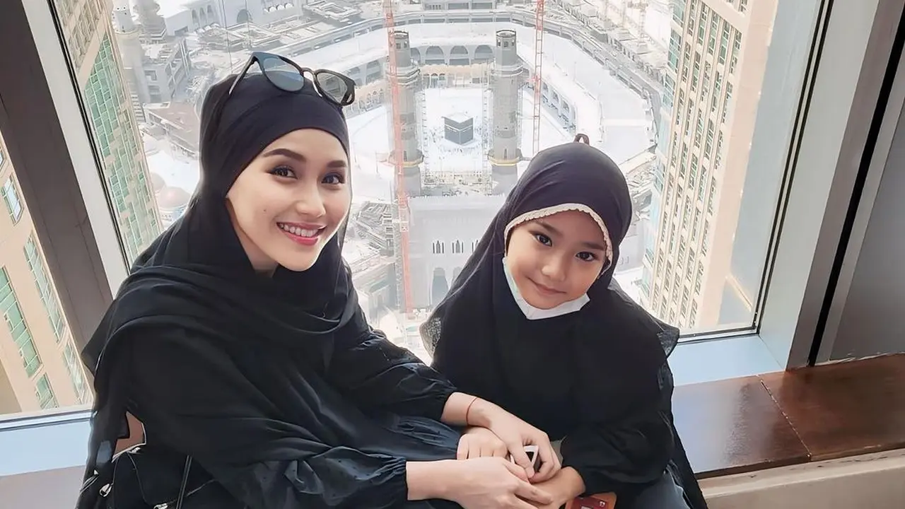 6 Potret Bilqis Anak Ayu Ting Ting saat Berhijab, Beranjak Remaja Makin Menawan
