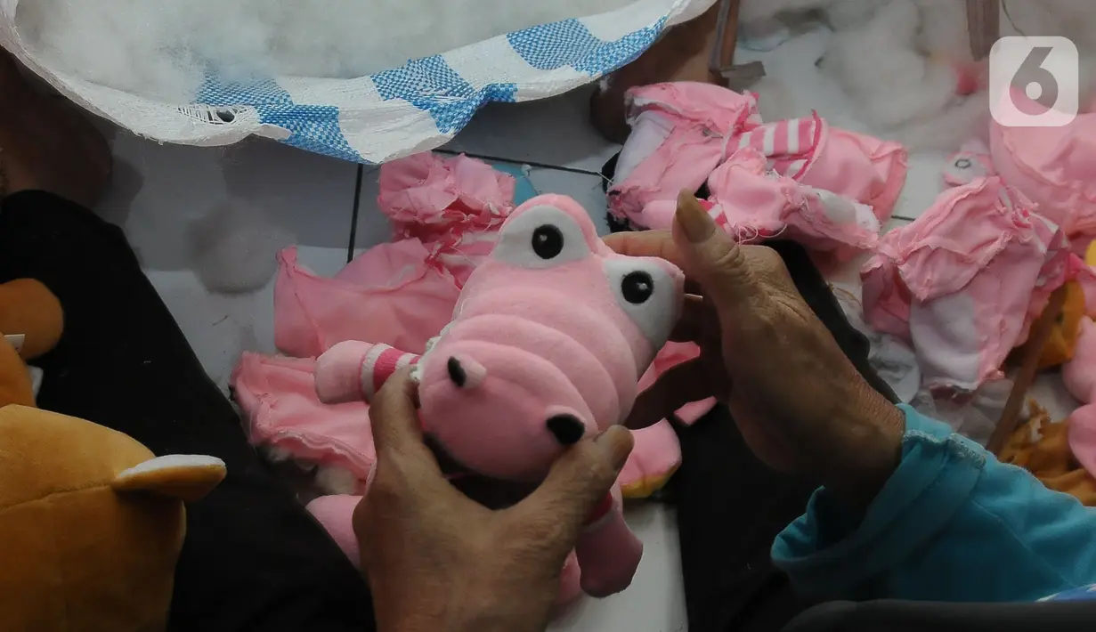Industri boneka rumahan ini juga dapat memenuhi pesanan dari lingkar Jabodetabek hingga ke luar kota. (merdeka.com/Imam Buhori)