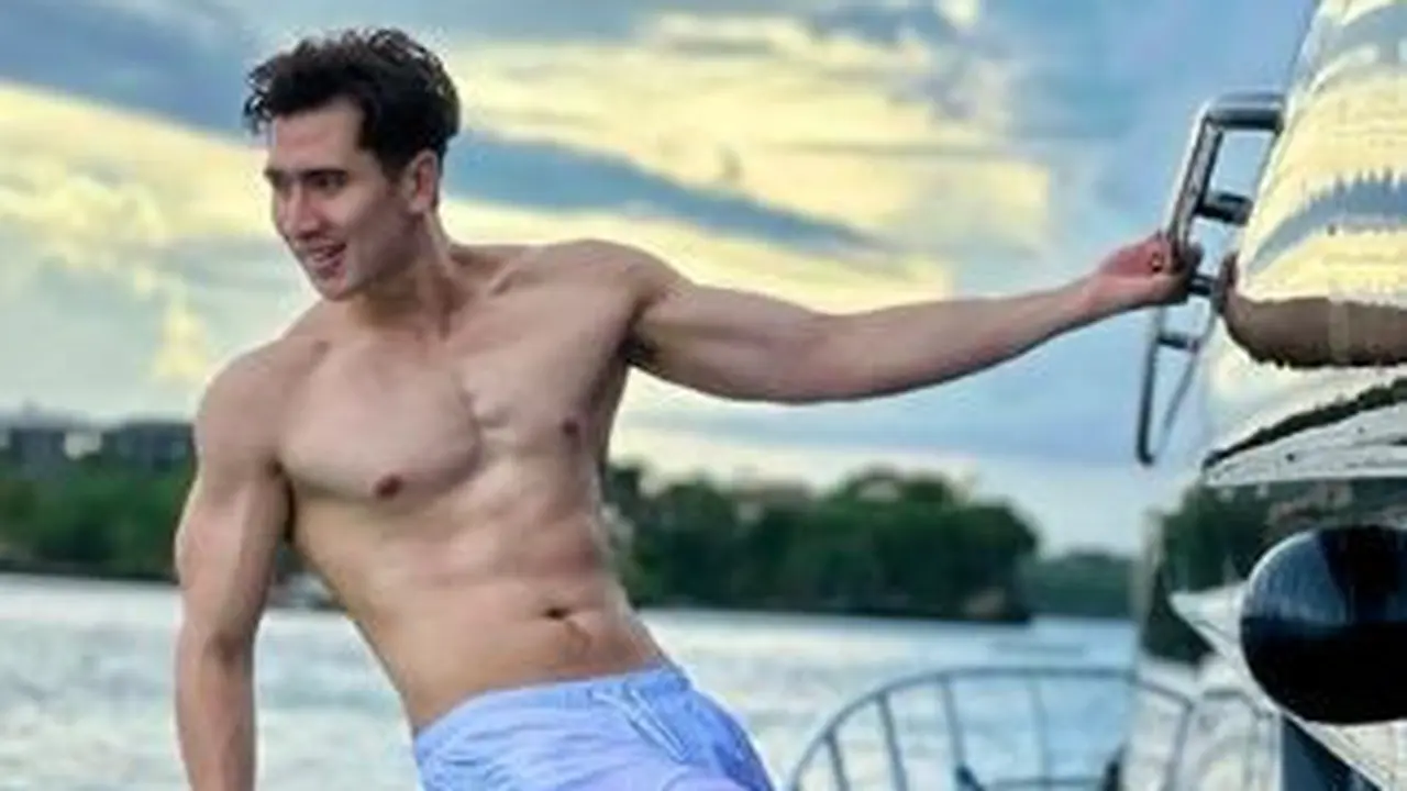 Verrel Bramasta kerap pamer perut sixpack (Instagram/bramastavrl)