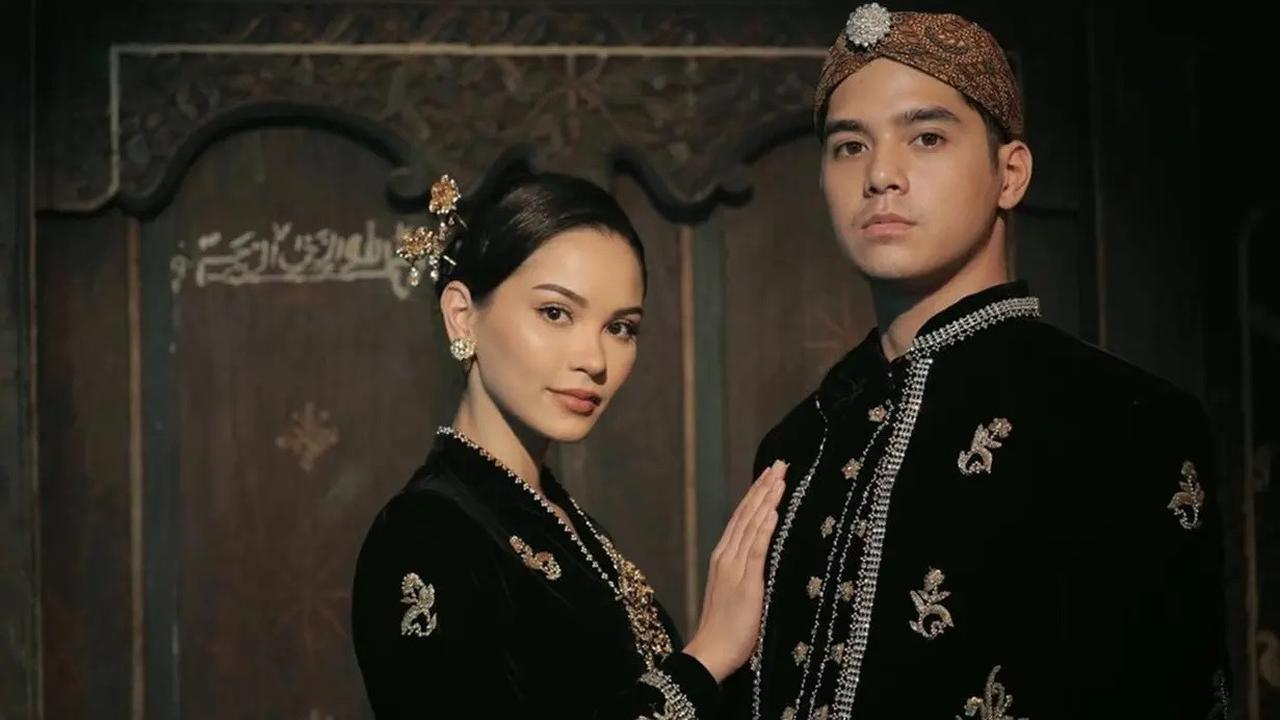 Beredar Undangan Nikah Al Ghazali dan Alyssa Daguise Kental Nuansa Jawa, Mulan Jameela Unggah Foto Keluarga Pakai Adat Jawa