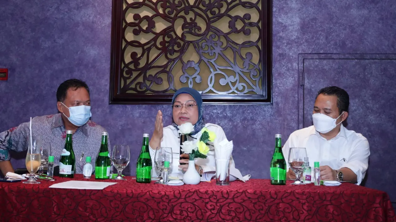Menteri Ketenagakerjaan, Ida Fauziyah, dalam diskusi dengan Gabungan Pengusaha Kelapa Sawit Indonesia (Istimewa)