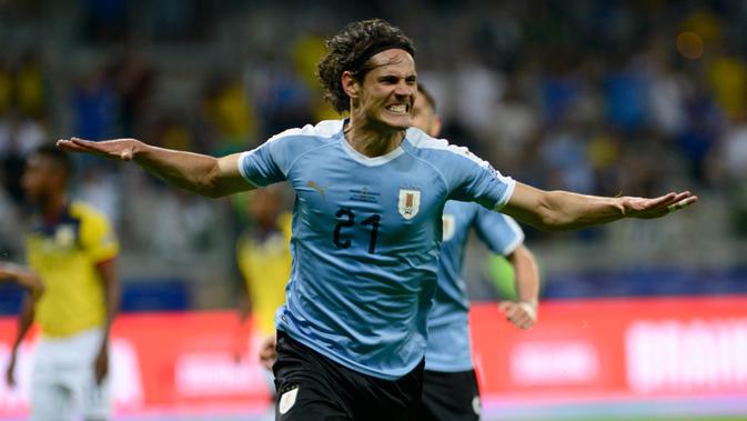 Penyerang timnas Uruguay, Edinson Cavani berselebrasi setelah mencetak gol ke gawang Ekuador dalam laga pertama Grup C Copa America 2019 di Stadion Mineirao, Brasil, Minggu (16/6/2019). Uruguay berhasil memetik kemenangan besar 4-0 atas Ekuador. (AP/Eugenio Savio)