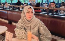 8 Foto Amy Qanita Ibunda Raffi Ahmad Yang Dikenal Sangat Dekat Dengan Anak dan Menantunya