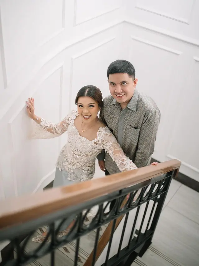 Gaya Kocak Romantis Lamaran Komika Oza Rangkuti dan Aisha Lahtiba, Tampil Simple dengan Busana Serba Lokal