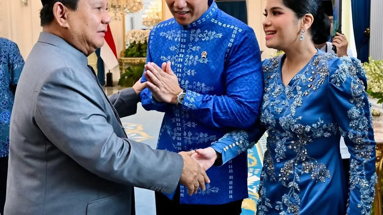 Gaya Menantu SBY dan Jokowi saat Lebaran 2025.