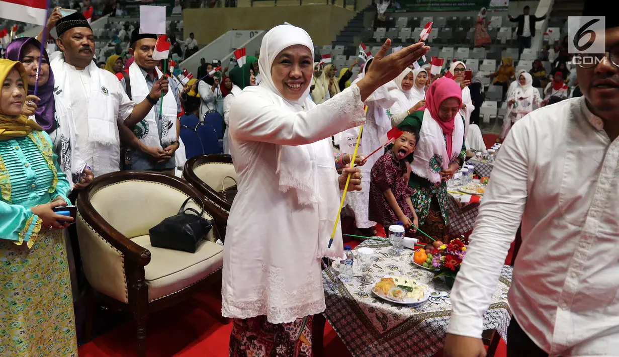 Dewan Penasihat Jaringan Kiai Santri Nasional (JKSN) Khofifah Indar Parawansa saat menghadiri deklarasi dukungan JKNS DKI Jakarta untuk pasangan Joko Widodo-Ma'ruf Amin pada Pilpres 2019 di Jakarta, Rabu (19/12). (Liputan6.com/JohanTallo)