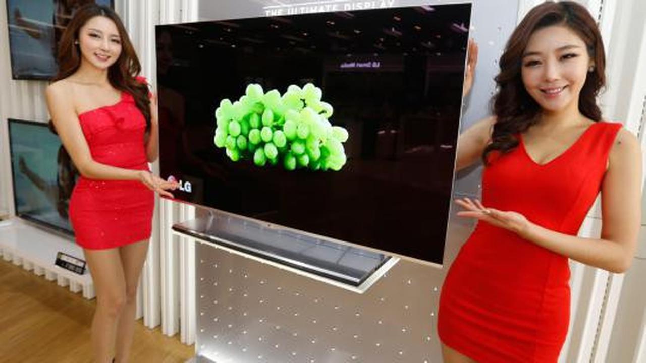 Seksinya model Korea saat peluncuran LG OLED 