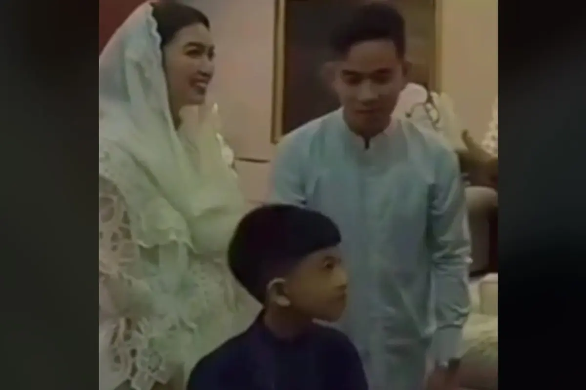 Momen Jan Ethes Peluk Adiknya di Acara Open House Prabowo Subianto Bikin Gemas Warganet