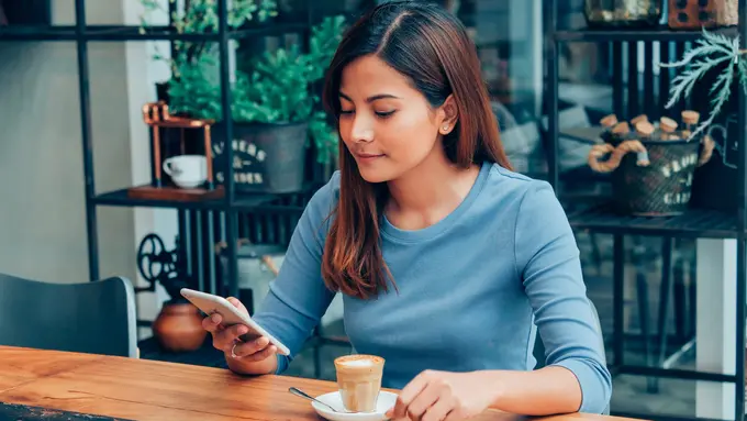 wanita juli innocent mengintimidasi