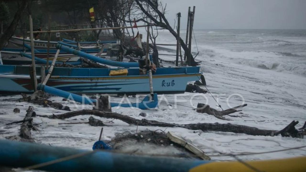 Trivia: Meski Nelayan Senior, Risiko Tetap Ada! DKP DIY Tegaskan Pentingnya Jaket Pelampung Nelayan