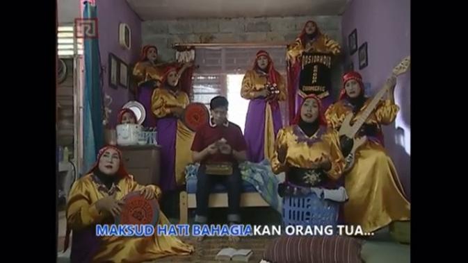 Kocak Dan Ngakak Iklan Ramayana Versi Qasidah Karya Dimas Djayadiningrat News Entertainment Fimela Com