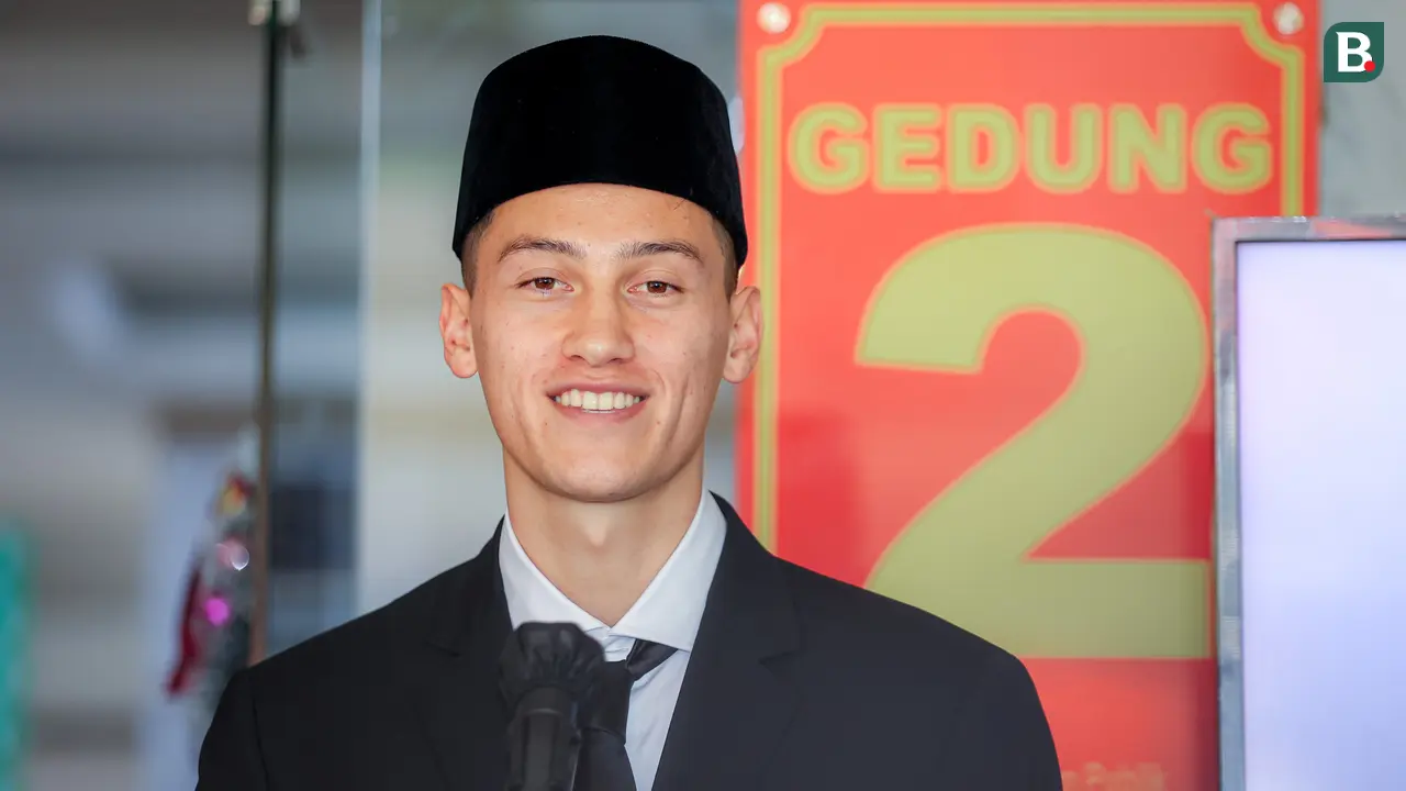 Foto: Momen Jay Idzes Resmi Jadi Warga Negara Indonesia, Bawa Sang Kekasih saat Pengambilan Sumpah