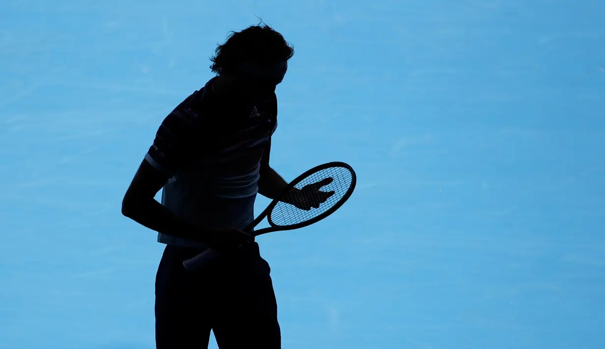 Petenis Jerman, Alexander Zverev saat menghadapi Stan Wawrinka dari Swiss pada perempat final kejuaraan tenis Australia Terbuka di Melbourne, Australia, Rabu (29/1/2020). Alexander Zverev mengalahkan Stan Wawrinka dan menembus babak semifinal. (AP PhotoAndy Wong)