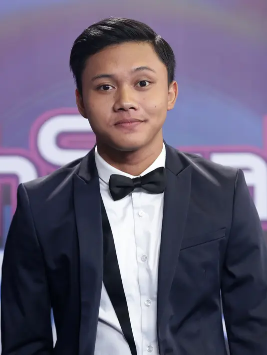 "Justin Bieber lah satu album, semuanya. Sampai sekarang Iki lagi berusaha buat ngafalin juga lagunya. Tapi, susah ya? Jadi, cuma bisa dua aja yang 'Sorry' sama 'Love Yourself'," ungkap Rizky Febian di kantor Bintang.com, Jakarta.(Andy Masela/Bintang.com)