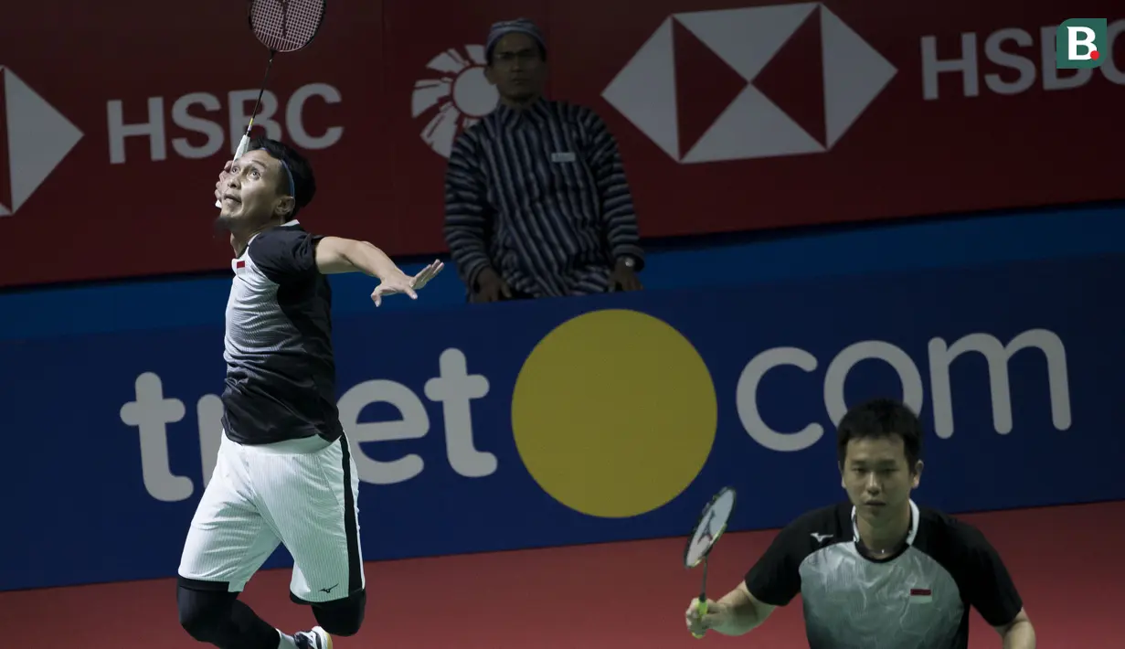 Aksi ganda putera Hendra Setiawan / Mohammad Ahsan pada semifinal Indonesia Open 2019 di Istora Senayan, Jakarta, Sabtu (20/7/2019).

(Bola.com/Peksi Cahyo)