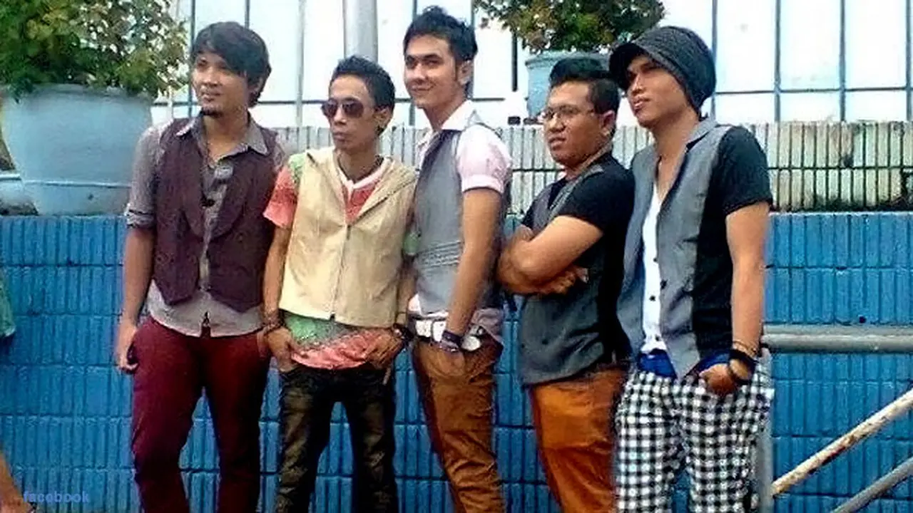 statuz-band-2-130807b.jpg
