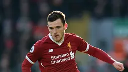 1. Andrew Robertson - Digaetnya pemain berkebangsaan Skotlandia ini demi menjawab masalah lama yang diderita Liverpool di sektor bek kiri. Tidak seperti bek yang sudah sudah, Andrew tampil selalu sesuai dengan ekspektasi. (AFP/Oli Scarff)
