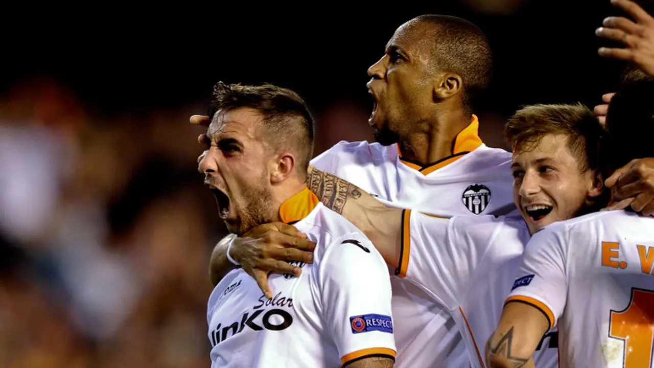 Striker Valencia Paco Alcacer 