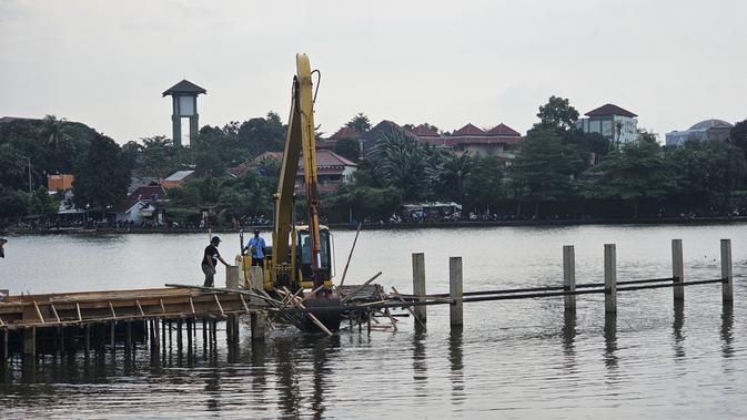 Kelakuan Pengembang Perumahan di Depok, Bikin Pagar hingga Bangunan di Danau