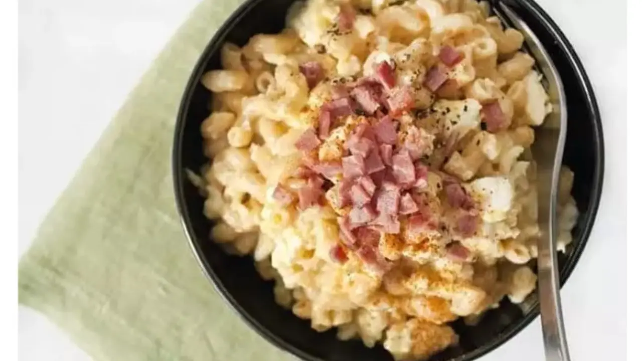Makaroni scrambled egg with kornet