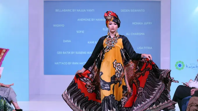 [Bintang] Hiasi FIMELA Fuchsia Market, Lihat Parade Fashion Desainer Modest yang Penuh Motif