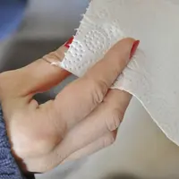 Buang air besar tidak lancar? Jangan panik, mungkin kamu bisa menemukan solusinya di sini. | via: popsugar.com