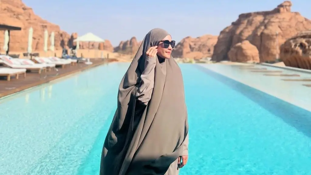 Tips Tampil Syari dan Simpel ala Zaskia Adya Mecca (Instagram/@zaskiadyamecca)