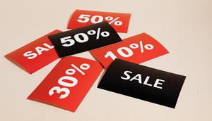 Ilustrasi promo, diskon, sale. (Photo by Photo By: Kaboompics.com on Pexels)