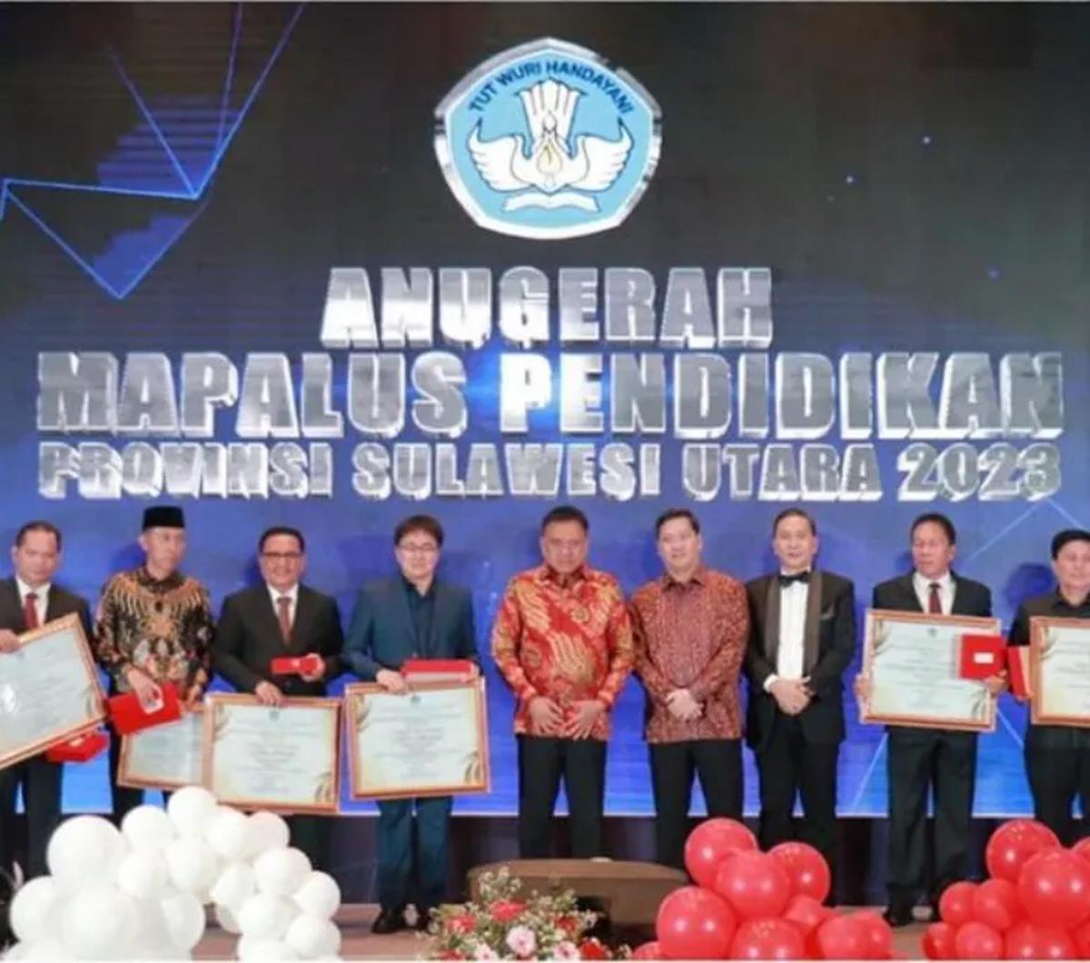 Dalam sambutannya Gubernur Olly mengucap syukur atas kerja sama semua elemen sehingga Sulut berhasil mendapat penghargaan Mapalus Pendidikan.&nbsp;