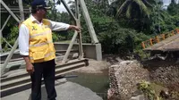 Kementerian PUPR membangun jembatan sementara untuk memulihkan lalu lintas Padang-Bukittinggi. (Liputan6.com/Kementerian PUPR)