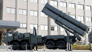 Peluncur rudal Type-12 darat-ke-kapal terlihat di Kamp Kengun, Prefektur Kumamoto, Jepang bagian barat, pada 17 Maret 2026. (Dok. Kyodo News via AP)