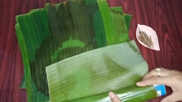 Daun pisang pembungkus lontong