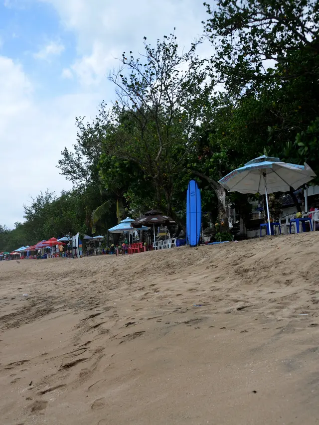 Pantai Kuta Bali Bersiap Sambut Turis Asing