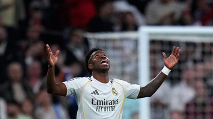 Vinicius Jr menjadi pahlawan kemenangan Real Madrid atas Benfica dalam laga leg 2 play off Liga Champions 2025/2026 di Santiago Bernabeu, Madrid, Spanyol, Rabu (25/02/2026) waktu setempat. (AP Photo/Manu Fernandez)