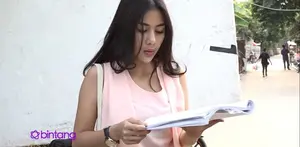 Adinda Thomas bisa dibilang bukan artis pendatang baru lagi. Perna-peran dalam film layar lebar, FTV, dan serial televisi sudah pernah ia cicipi. Saat ini, ia sedang mencoba hal baru, yaitu bekerja di balik layar project film indie-nya.