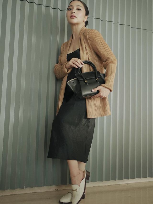 Tampilan Chic dan Elegan dengan Balutan Earth Tone