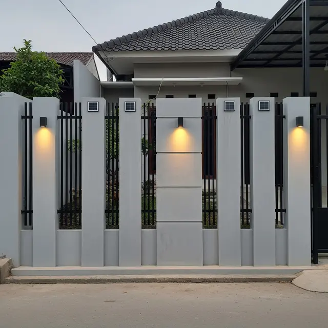 9 Ide Pagar Rumah Kombinasi Besi Minimalis dan Lampu Taman Estetik, Mempercantik Hunian