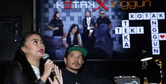 Saat sang vokalis kotak, Tantri cuti dari band Kotak, Kotak berkolaborasi dengan mantan vokalisnya, Kikan Namara. Kali ini, Kikan kembali berkolaborasi dengan penyanyi Anggun C Sasmi. (Deki Prayoga/Bintang.com)