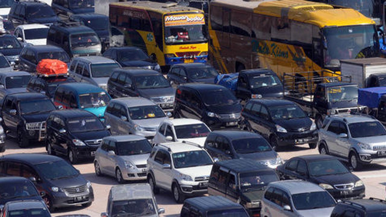Antrean GT Palimanan capai 20 Km, lalu lintas Cipali dialihkan